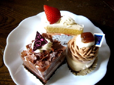 ダイモン　チョコケーキ、モンブラン、いちごショート.JPG